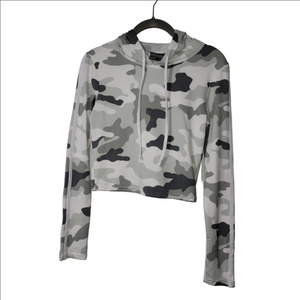 INFINITE PERFORMANCE gray/white Camo Cropped Hoodie Size Medium Cozy